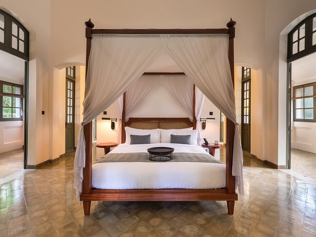 Deluxe room with canopy bed